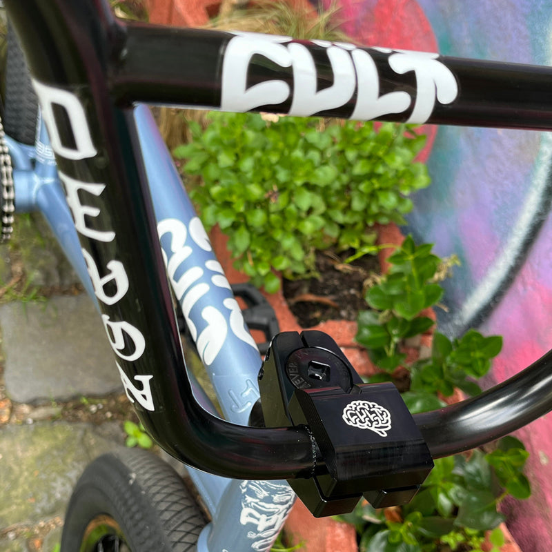 420ml Portable Mini Rechargeable Electric Juicer, USB-Powered Compact Travel-Friendly Smoothie Maker, On-the-Go Fresh Juice Extractor for Daily use, Handheld Fruit Juicer for Healthy Drinks